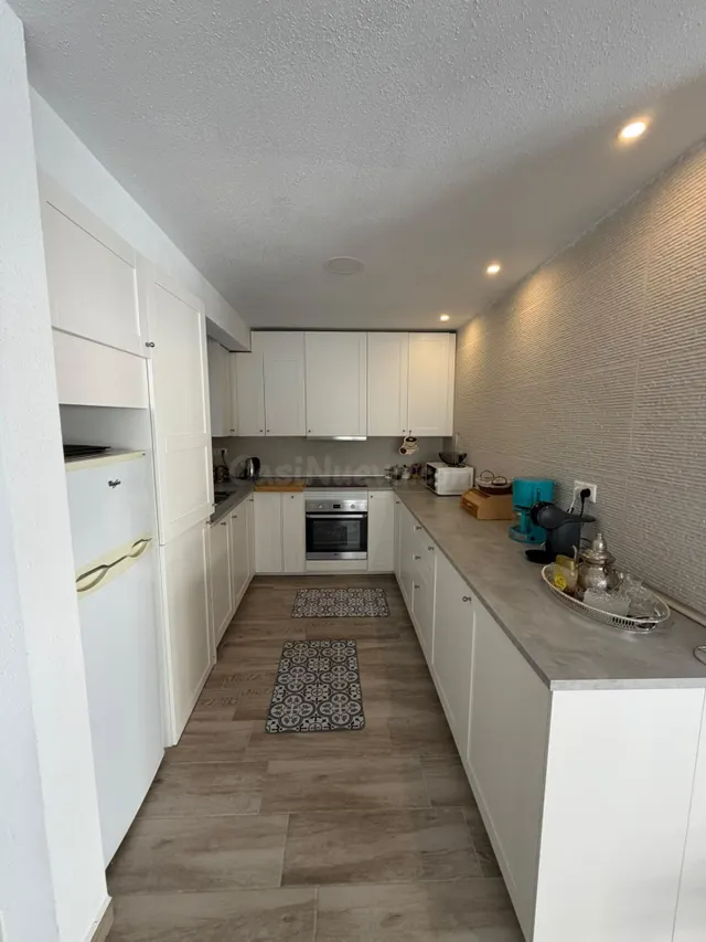 Apartamento reformado con terraza, Alicante, Torrevieja. 3 habitaciones, 100 m2, 90 metros del mar — 4