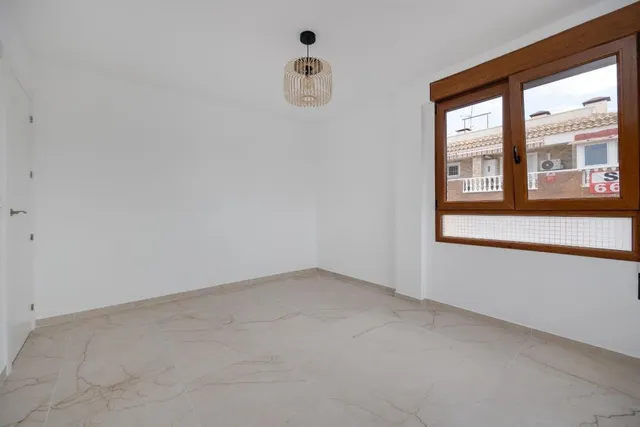 Ático reformado en venta en Torrevieja a 100 metros de la playa del acequión, con 3 dormitorios y 2 terrazas — 25