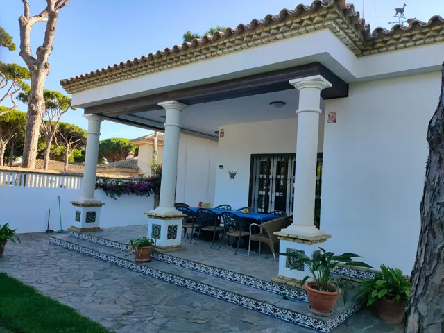 Fantástico chalet en Costa de Sancti Petri, a solo 350 metros del mar. — 7