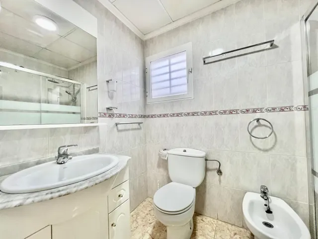 IMPECABLE VIVIENDA DE 2 habitaciones + PARKING EN PLENA AVENIDA DE LAS HABANERAS, A TAN SOLO 450m DE LA PLAYA — 43