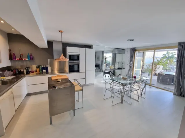 Impresionante Apartamento de Diseño Alquiler Temporada hasta 8 meses Paseo Marítimo primera línea de mar — 16