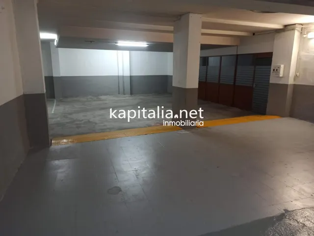 GRAN LOCAL A LA VENTA EN EL GENOVÉS — 12