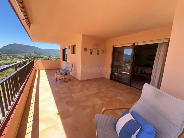 Amplio apartamento a solo 150 metros del mar en Playa de Tav - foto 2