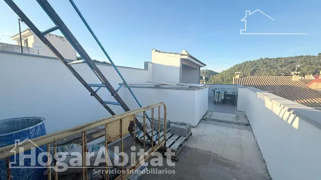 ¡Reformada a estrenar! Casa amplia y luminosa con balcón y g - foto 4