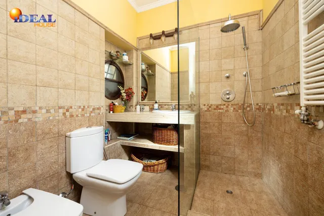 GRAN CASA EN ALBAICÍN BAJO. — 11