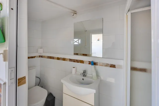 Bungalow planta alta reformado, en residencial con piscina comunitaria — 19