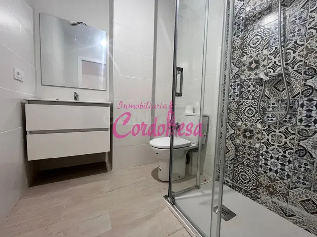 Encantador Piso Reformado en Córdoba - Zona Levante por €169 - foto 4