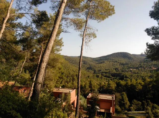 Espectacular terreno que da a dos calles, en Corbera de Llobregat, cerca Hotel Can Fisa. — 14