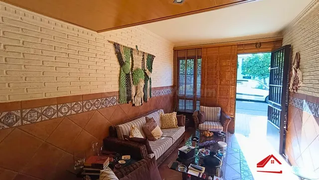 Amplia casa adosada en Posadas con 4 dormitorios, patio, gar - foto 2