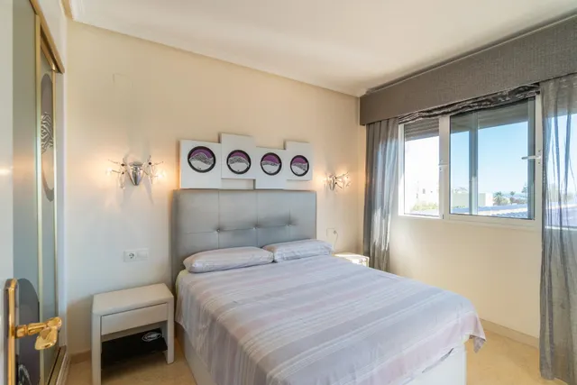 Villa exclusiva de 419 m2 con piscina privada a 200 m del mar en Torre la Mata — 25