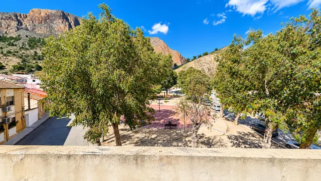 Local comercial de dos plantas con terraza privada en Plaza San Isidro — 6