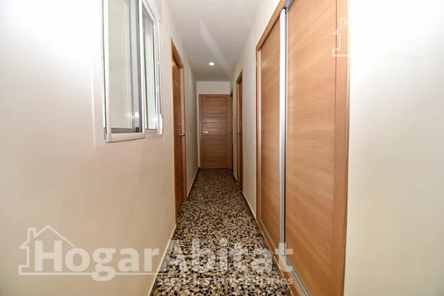 Amplitud y luz mediterránea en este piso totalmente reformado con terraza en Oliva — 38