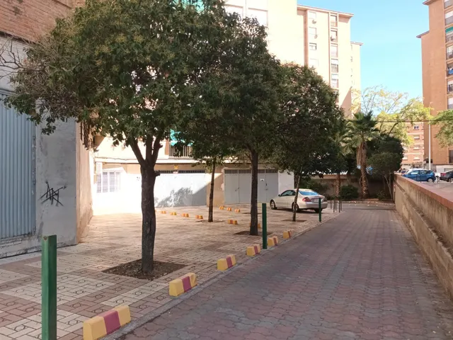 Garaje cerrado en Granada zona Zaidin, 12.80 m. de superficie. — 6