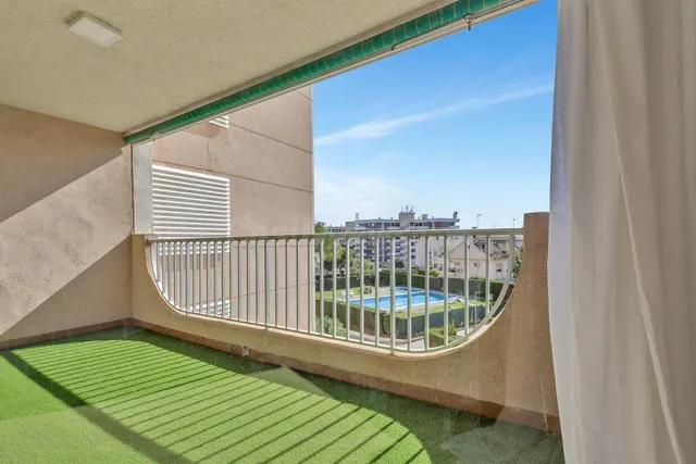 Apartamento de 3 dormitorios en Cabo Roig - foto 2