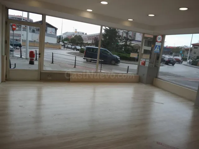 ✨Espacioso local en alquiler en la mejor zona de Torrelavega - foto 5