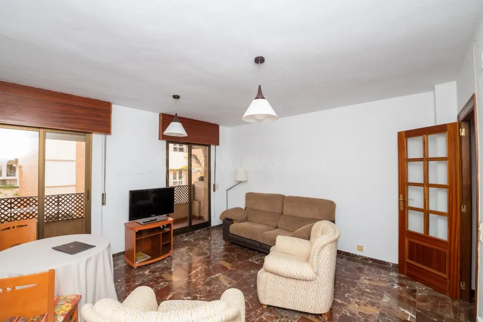SE ALQUILA FANTÁSTICO PISO JUNTO A SAN JERÓNIMO