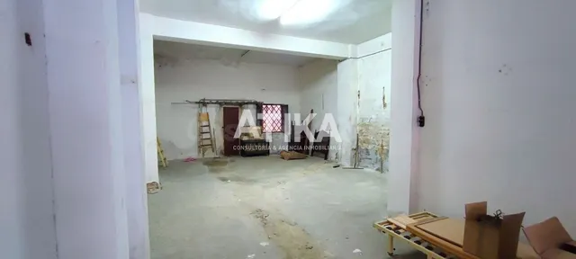 LOCAL EN VENTA CON BUENA UBICACIÓN Y PASO DE GENTE - foto 4