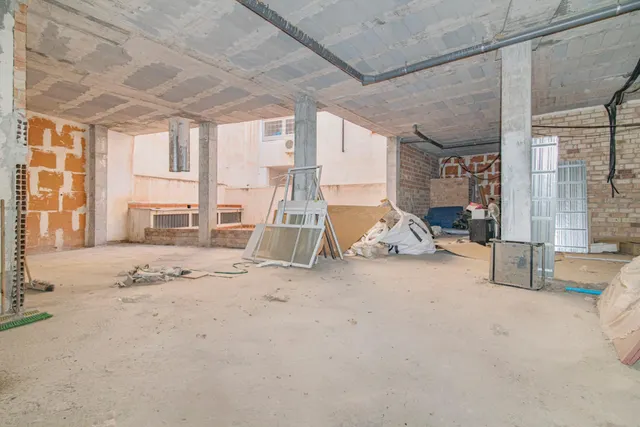 Local en bruto en Ogíjares con posibilidad de cambio de uso a vivienda — 2