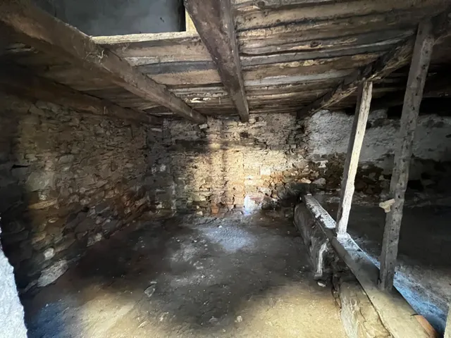 CASA DE PIEDRA PARA RESTAURAR — 6