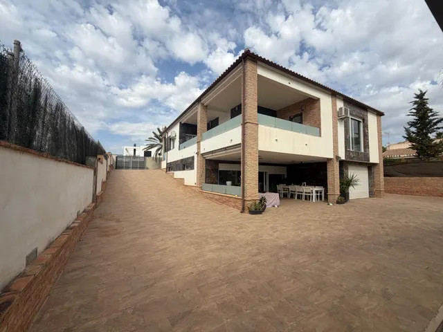 CHALET INDEPENDIENTE EN LOS CONEJOS CON PISCINA, CINCO DORMITORIOS Y AMPLIAS ZONAS DE OCIO — 34