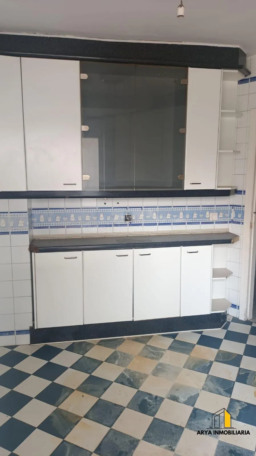 Amplio Piso en Villaverde Alto: Oportunidad Única para Reformar