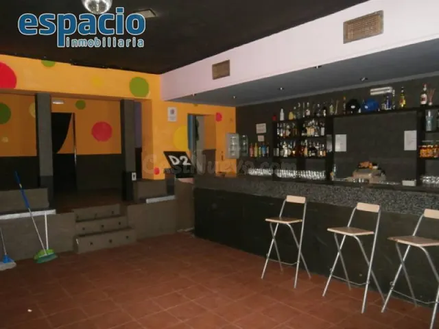 VENTA DE CASA CON NEGOCIO EN VEGA - foto 4