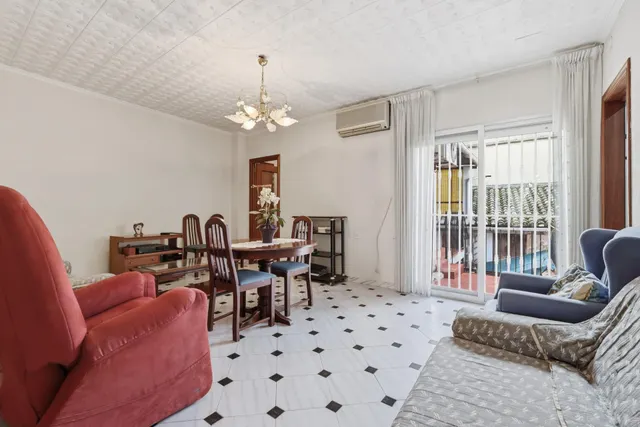 Casa de pueblo con gran potencial y amplios espacios — 12