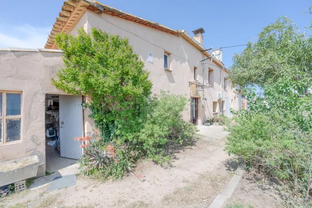 Masia Can Fiulet: Autenticidad, Historia y Naturaleza en Vid - foto 3