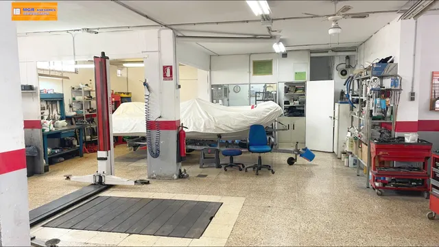 VENTA DE TALLER MECANICO O LOCAL DE 140 M2 CON PUERTA AUTOMATICA, VADO, ventilación Y LUZ NATURAL — 17
