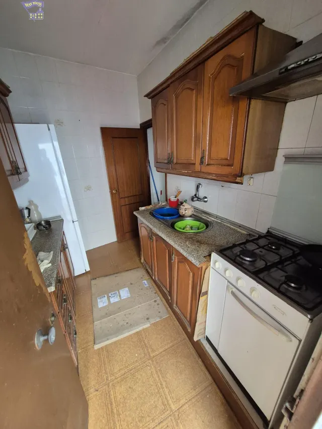 SE VENDE CASA EN PRIMERA PLANTA EN PATIO DE VECINOS EN ZONA  - foto 2