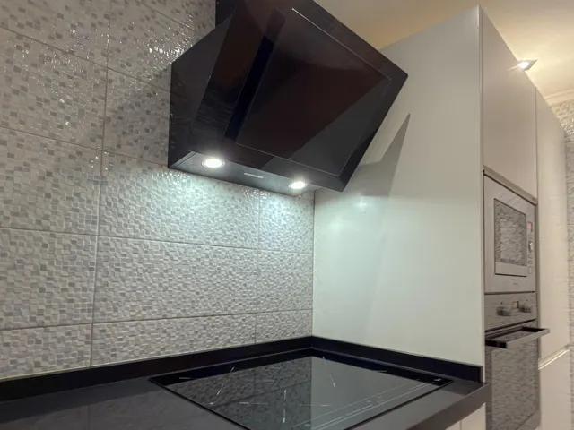 Acequion! Impresionante apartamento reformado con diseño vanguardista y toques rústicos + Enorme terraza con vistas laterales al mar y piscina comunitaria (150 mts playa) — 20