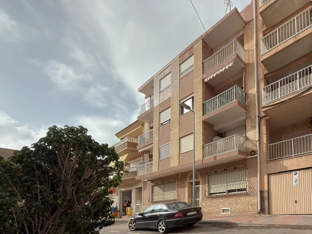 Oportunidad! Amplio apartamento con 4 dormitorios + 2 Baños  - foto 3