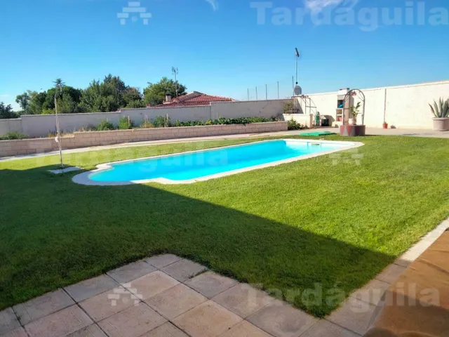 CHALET  INDEPENDIENTE EN URBANIZACION DE VILLAMAYOR — 29