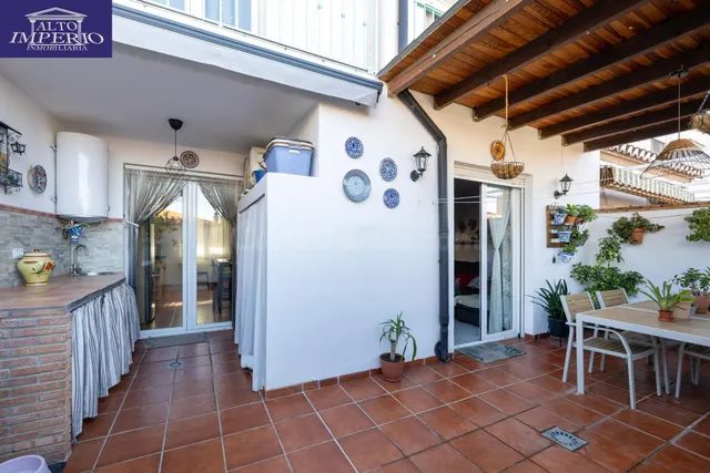 MARAVILLOSA CASA A POCOS MINUTOS DEL CENTRO DE LA ZUBIA