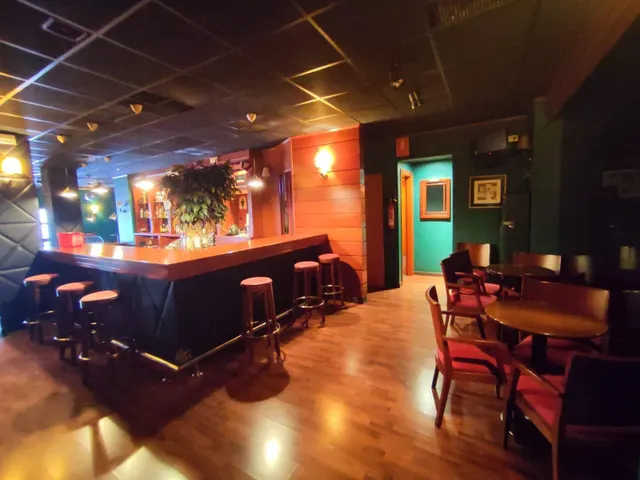 PUB BAR EN FUNCIONAMIENTO — 9