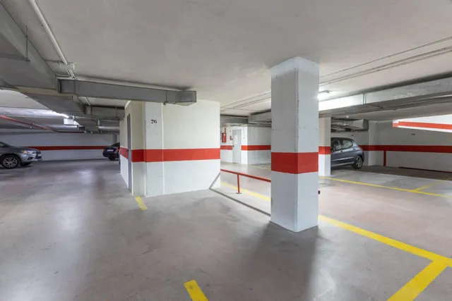 Ideal inversores!!! 35 plazas de aparcamiento y 5 trasteros, todo alquilado — 24