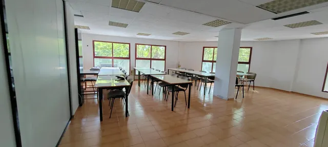 SE VENDE LOCAL ENTREPLANTA EN MUY BUENA ZONA CON TODOS LOS SERVICIOS A MANO — 6