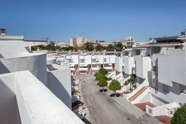 ¡Ubicada en un complejo privado, esta vivienda combina tranq - foto 4