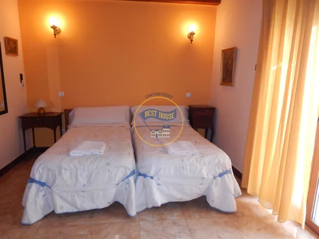 OPORTUNIDAD, CASA REFORMADA CON PISCINA Y OTRAS COMODIDADES. — 28
