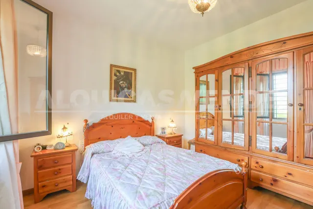 Exclusiva villa de lujo en Simón Verde: 1.150 m2 de parcela privada, gran piscina y bodega, a un paso de Sevilla. — 37
