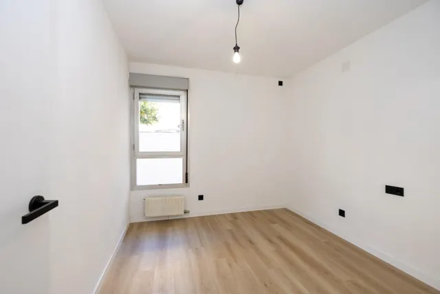 Planta baja con terraza privada, 3 dormitorios, 2 baños y garaje — 11