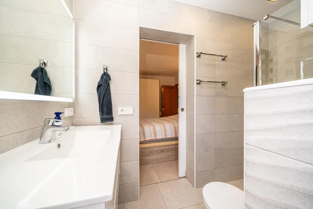 Planta baja totalmente reformada con jardín privado, sauna, piscina comunitaria y parking en Sa Coma — 18