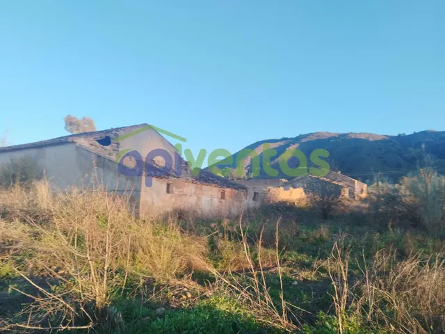 Casa de piedra con 61 hectáreas de terreno — 37