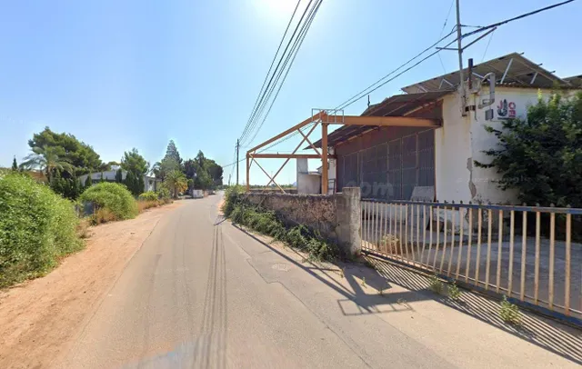 Se vende nave industrial OKUPA en Alzira (Valencia). - foto 2