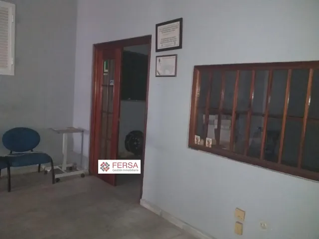 SE VENDEN TRES LOCALES COMERCIALES EN PLENO CENTRO. — 30