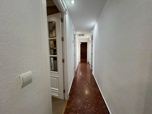 Amplio piso en alquiler en Plaza San Rafael, Córdoba — 7