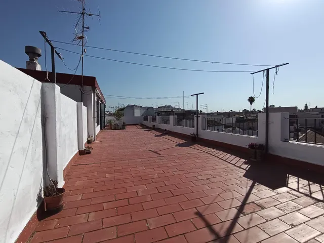 El verdadero lujo en el Realejo es tener tu propia cochera y compartir el edificio con un solo vecino. — 19