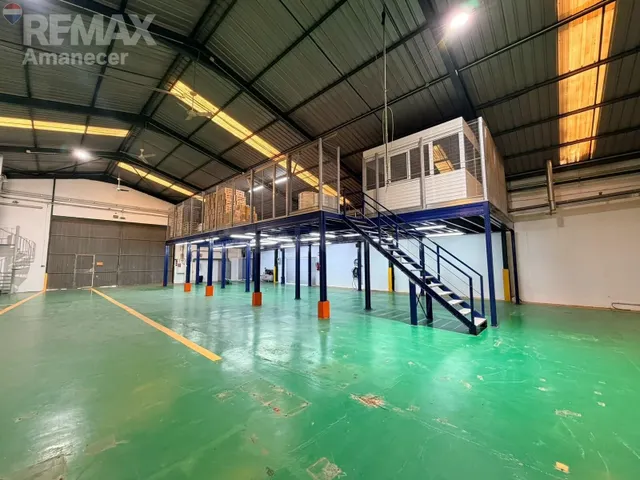 NAVE INDUSTRIAL AGROALIMENTARIA EQUIPADA CON CÁMARAS FRIGORÍ