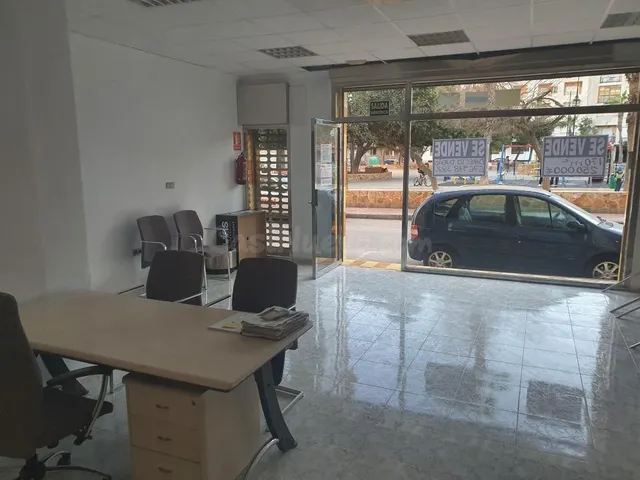 ESPECTACULAR LOCAL COMERCIAL EN TORREVIEJA — 4
