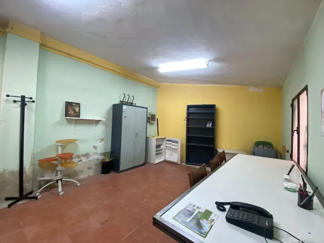 SOLAR INDUSTRIAL EN EL CENTRO DE LA POBLACIÓN — 5